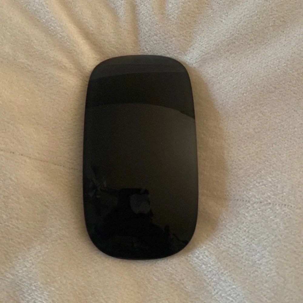 Apple Magic Mouse - Picture 1 of 2